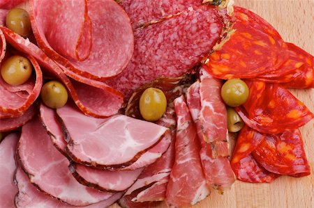 smoked ham - Arrangement of Meat delicatessen with Ham, Pepperoni, Chorizo and Olives close up on wooden backgound Foto de stock - Super Valor sin royalties y Suscripción, Código: 400-06397346