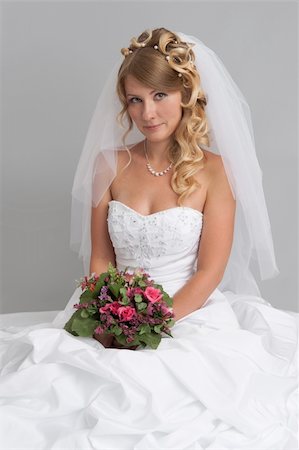 simsearch:400-08890472,k - schöne Frau tragen Brautkleid. Braut Stockbilder - Microstock & Abonnement, Bildnummer: 400-06390157