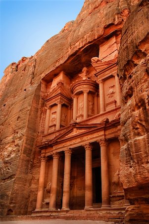 east cliff - Al Khazneh, The Treasury in Petra, Jordan Stock Photo - Budget Royalty-Free & Subscription, Code: 400-06390200