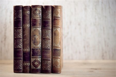 Row of leather vintage books on shelf Stock Photo - Budget Royalty-Free & Subscription, Code: 400-06390257