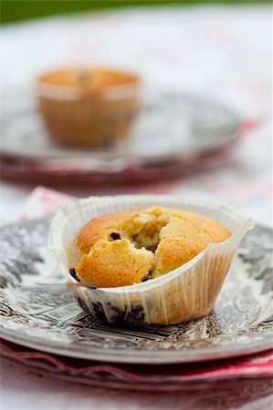 simsearch:400-06365777,k - Close-up of delicious home-made blueberry muffins on a plate Stock Photo - Budget Royalty-Free & Subscription, Code: 400-06390628