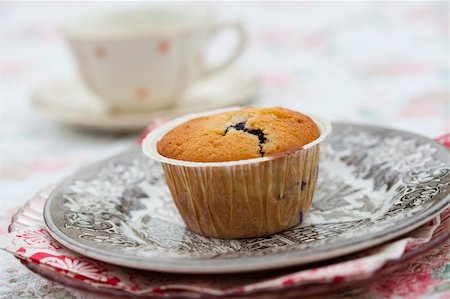 simsearch:400-07034479,k - Close-up of delicious home-made blueberry muffin on a plate Stock Photo - Budget Royalty-Free & Subscription, Code: 400-06390635