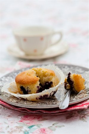 simsearch:400-07034479,k - Close-up of delicious home-made blueberry muffin on a plate Stock Photo - Budget Royalty-Free & Subscription, Code: 400-06390638