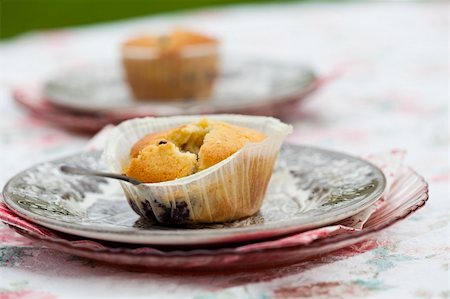 simsearch:400-06365777,k - Close-up of delicious home-made blueberry muffins on a plate Stock Photo - Budget Royalty-Free & Subscription, Code: 400-06390631