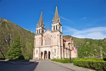 ancient church of Covadonga in Asturias Spain Foto de stock - Super Valor sin royalties y Suscripción, Código: 400-06390832