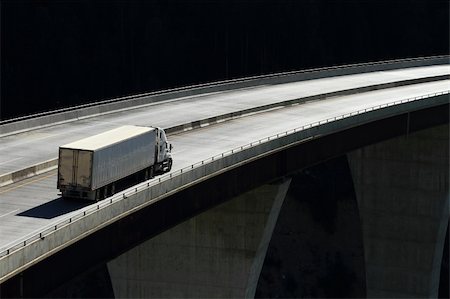 Semi trailer truck crossing a high level bridge in British Columbia, Canada Fotografie stock - Microstock e Abbonamento, Codice: 400-06391072