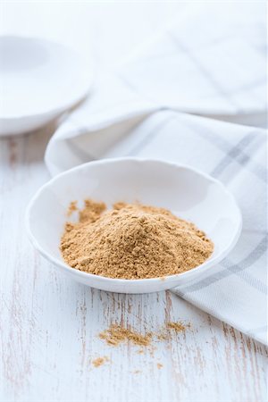 ginger powder in small bowl Stock Photo - Budget Royalty-Free & Subscription, Code: 400-06391159