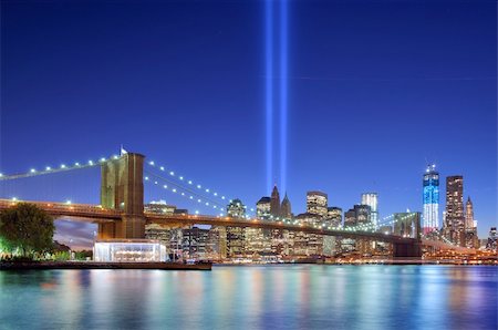 Tribute in Light in Downtown New York City in remembrance of the victims of the World Trade Center attacks on September 11, 2001. Foto de stock - Royalty-Free Super Valor e Assinatura, Número: 400-06391623