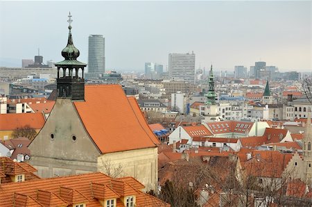 eslováquia - Bratislava cityscape with several ancient churches, Slovakia. Foto de stock - Royalty-Free Super Valor e Assinatura, Número: 400-06392723