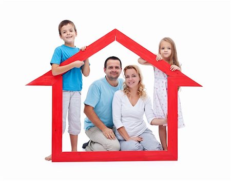 simsearch:400-08955759,k - Jeune famille avec deux enfants holding isolé signe de maison - nouveau concept d'accueil, Photographie de stock - Aubaine LD & Abonnement, Code: 400-06408408