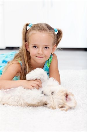 simsearch:400-07168060,k - Little girl playing with her dog at home Stock Photo - Budget Royalty-Free & Subscription, Code: 400-06408528
