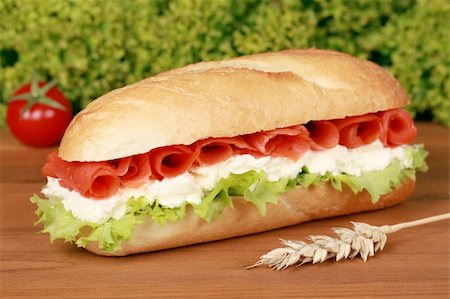 simsearch:400-06421213,k - Fresh sandwich with lettuce and smoked salmon Foto de stock - Super Valor sin royalties y Suscripción, Código: 400-06415745