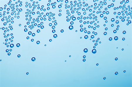 simsearch:400-06415772,k - Photo abstraite d'une eau bleue bulles dans la partie supérieure. Photographie de stock - Aubaine LD & Abonnement, Code: 400-06415757