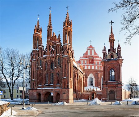 St. Anne's and St. Francis and St. Bernardino Churches - a landmark in Vilnius, The capital of Lithuania Foto de stock - Super Valor sin royalties y Suscripción, Código: 400-06417708