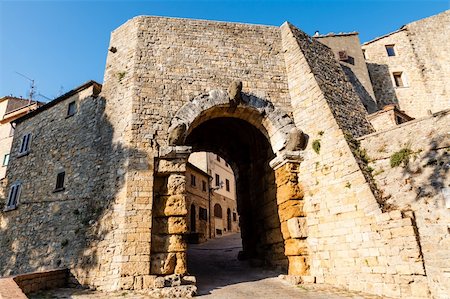 simsearch:400-06891819,k - Ancienne porte étrusque de Volterra en Italie Photographie de stock - Aubaine LD & Abonnement, Code: 400-06418848
