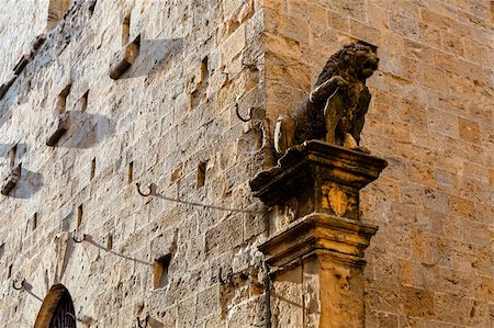 simsearch:400-06426873,k - Lion on the House Facade in Volterra, Tuscany, Italy Stock Photo - Budget Royalty-Free & Subscription, Code: 400-06418990