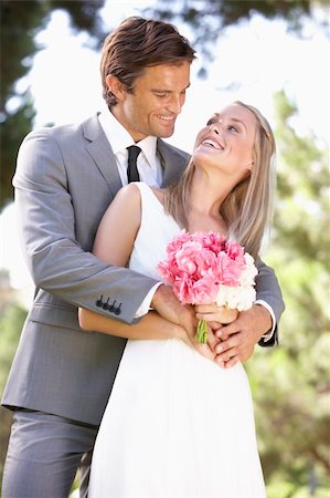 simsearch:400-06419466,k - Porträt der Braut Paar im freien Stockbilder - Microstock & Abonnement, Bildnummer: 400-06419445
