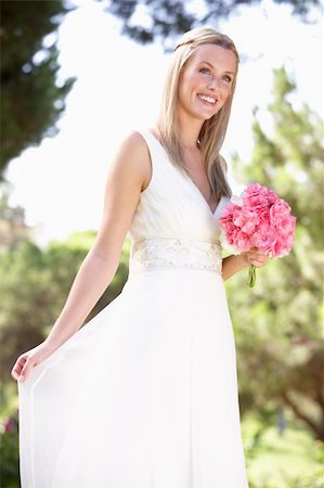 simsearch:400-06419466,k - Braut trägt Kleid Bouqet Hochzeit halten Stockbilder - Microstock & Abonnement, Bildnummer: 400-06419441