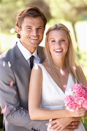 simsearch:400-06419466,k - Porträt der Braut Paar im freien Stockbilder - Microstock & Abonnement, Bildnummer: 400-06419455