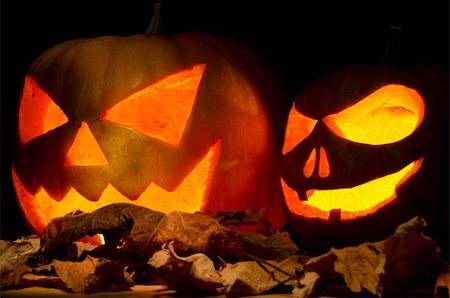 simsearch:400-03939142,k - Halloween pumpkins over dried leaves on dark background Stock Photo - Budget Royalty-Free & Subscription, Code: 400-06413605