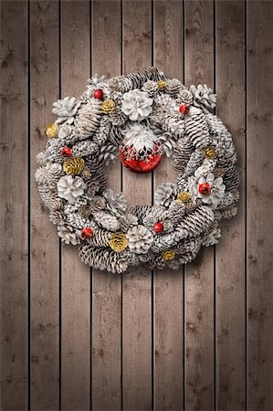 pine cone pattern - White Christmas wreath on brown wooden door background Stock Photo - Budget Royalty-Free & Subscription, Code: 400-06424109