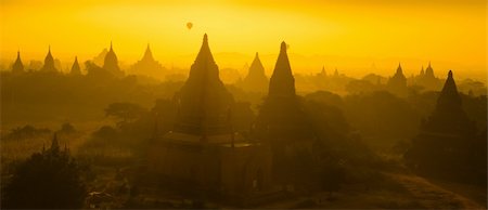 simsearch:400-08370867,k - Panorama du lever du soleil vue de Bagan au Myanmar Photographie de stock - Aubaine LD & Abonnement, Code: 400-06425509