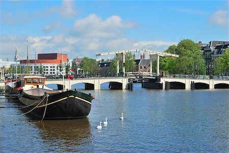 Amsterdam. Amstel river and the famous narrow Skinny Bridge Stock Photo - Budget Royalty-Free & Subscription, Code: 400-06425541