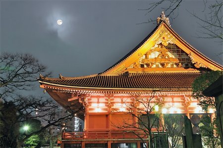 famous Asakusa Temple by night in Tokyo, Japan Foto de stock - Super Valor sin royalties y Suscripción, Código: 400-06429472