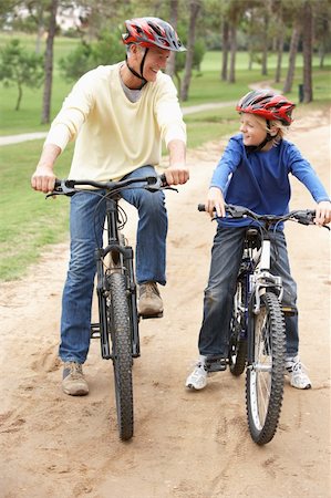 simsearch:400-06420430,k - Grandfather and grandson riding bicycle in park Foto de stock - Super Valor sin royalties y Suscripción, Código: 400-06420423