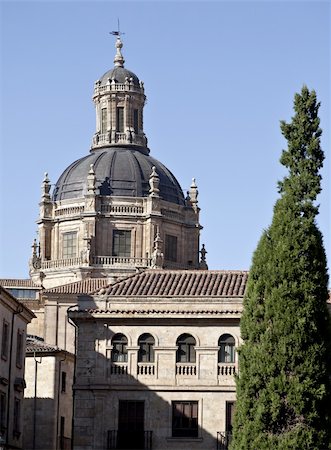 salamanca - L'un des nombreux dômes sur les toits de Salamanque en Espagne. Photographie de stock - Aubaine LD & Abonnement, Code: 400-06420586