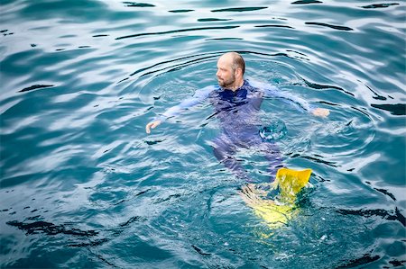 scuba in australia - An image of a man swimming in his safetysuit Stock Photo - Budget Royalty-Free & Subscription, Code: 400-06423599