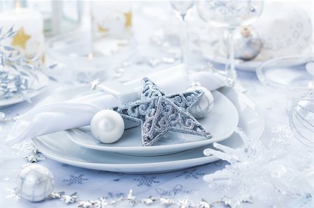 Place setting in white and silver for Christmas with star Stock Photo - Budget Royalty-Free & Subscription, Code: 400-06457281