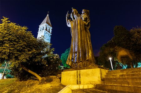 Gregory of Nin Statue and Bell Tower in Split at Night, Croatia Fotografie stock - Microstock e Abbonamento, Codice: 400-06457309