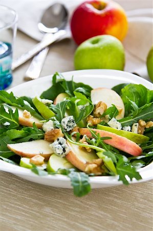 simsearch:400-05673047,k - Apple with Blue cheese,Walnut and Rocket salad Foto de stock - Royalty-Free Super Valor e Assinatura, Número: 400-06457386