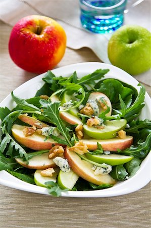 simsearch:400-05673047,k - Apple with Blue cheese,Walnut and Rocket salad Foto de stock - Royalty-Free Super Valor e Assinatura, Número: 400-06457387