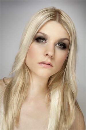 simsearch:400-04320148,k - attrative blonde girl portrait, dark makeup Photographie de stock - Aubaine LD & Abonnement, Code: 400-06457738