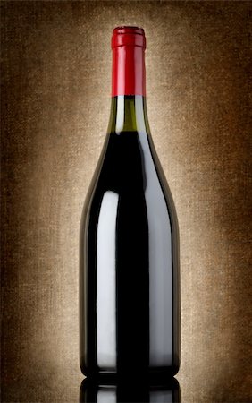 simsearch:400-06766071,k - Wine bottle on a background of old canvas Photographie de stock - Aubaine LD & Abonnement, Code: 400-06457846