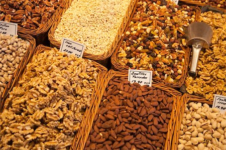 public market - Nuts vendor in the Boqueria market in Barcelona, Spain Stockbilder - Microstock & Abonnement, Bildnummer: 400-06457890