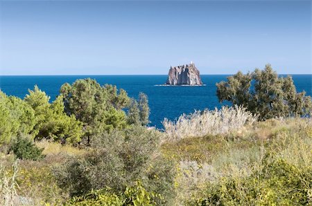 stromboli island - White lighthouse on the island Strombolicchio, Stromboli Photographie de stock - Aubaine LD & Abonnement, Code: 400-06458768
