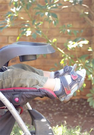 simsearch:400-06452404,k - Feet of baby sleeping in a stroller Photographie de stock - Aubaine LD & Abonnement, Code: 400-06452404