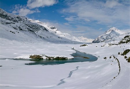 simsearch:400-05038432,k - Lago Bianco is a lake at the Bernina pass in the Grisons, Switzerland. Stock Photo - Budget Royalty-Free & Subscription, Code: 400-06464316