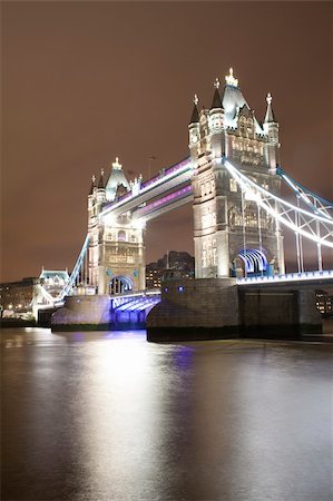 simsearch:400-06464657,k - Tower bridge in London Stock Photo - Budget Royalty-Free & Subscription, Code: 400-06464659