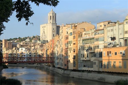 River view of Girona with the river Onyar, Spain Fotografie stock - Microstock e Abbonamento, Codice: 400-06460672