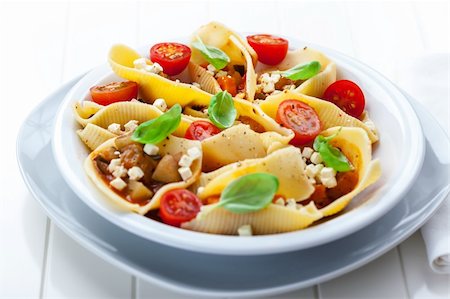 simsearch:400-06461732,k - Pasta with vegetable stew with mozzarella and basil Stockbilder - Microstock & Abonnement, Bildnummer: 400-06461732