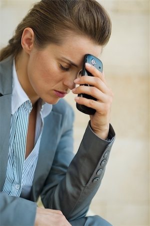 simsearch:400-07106831,k - Concerned business woman with mobile phone Stockbilder - Microstock & Abonnement, Bildnummer: 400-06462567