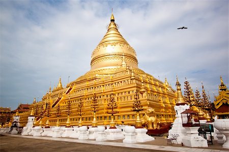 paya - Shwezigon pagoda is a buddhist temple located in nyaung-u, a town near bagan in myanmar. The pagoda is believed to enshrine a bone and tooth of Guatama buddha. Stock Photo - Budget Royalty-Free & Subscription, Code: 400-06462873