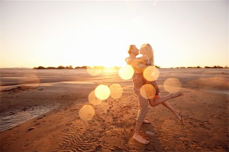 simsearch:400-06751687,k - happy couple on the beach Stock Photo - Budget Royalty-Free & Subscription, Code: 400-06477552