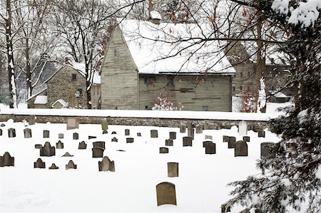 Snow at  Ephrata Cloister. The Ephrata Cloister was a religious community, established in 1732 by Johann Conrad Beissel at Ephrata, in what is now Lancaster County, Pennsylvania Photographie de stock - Aubaine LD & Abonnement, Code: 400-06477958