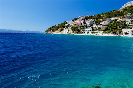 Deep Blue Sea with Transparent Water and Beautiful Adriatic Beach in Croatia Foto de stock - Super Valor sin royalties y Suscripción, Código: 400-06478165