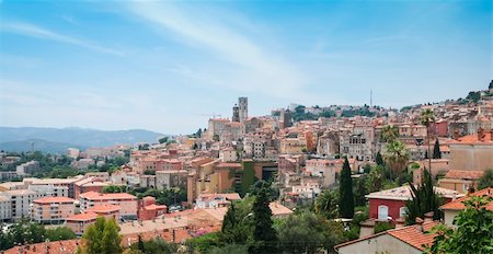french riviera - historic buildings in the centre of grasse an old industrial town famous for the production of perfumes in the south of france Foto de stock - Super Valor sin royalties y Suscripción, Código: 400-06478517